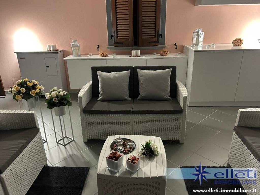 appartamento in vendita a Massa in zona Centro Storico