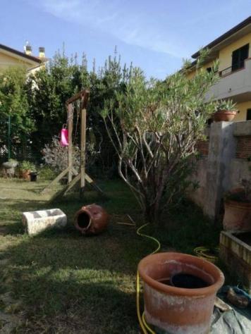 casa indipendente in vendita a Massa in zona Marina di Massa