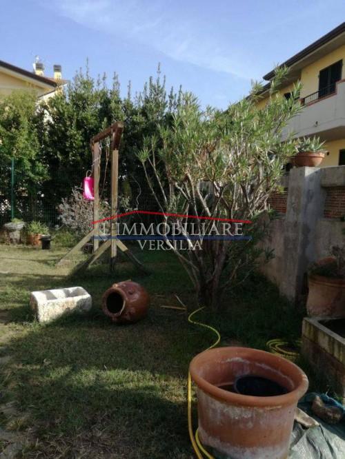 casa indipendente in vendita a Massa in zona Marina di Massa