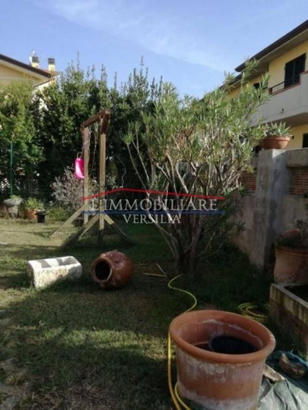 appartamento in vendita a Massa in zona Marina di Massa