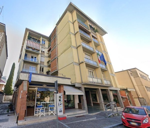 locale commerciale in vendita a Massa