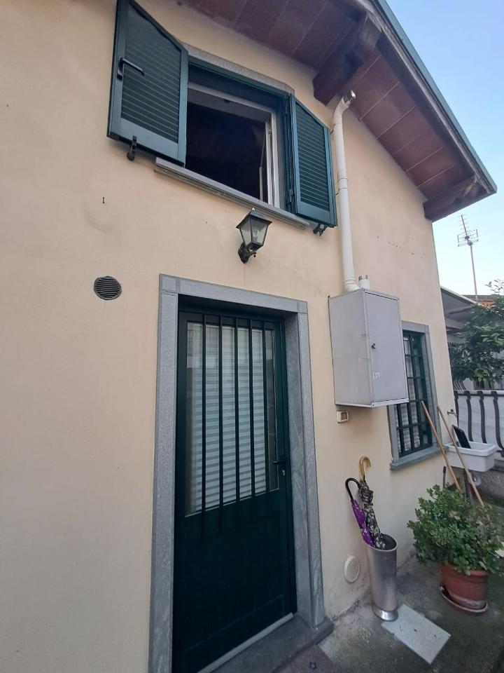intera palazzina in vendita a Massa in zona Quercioli