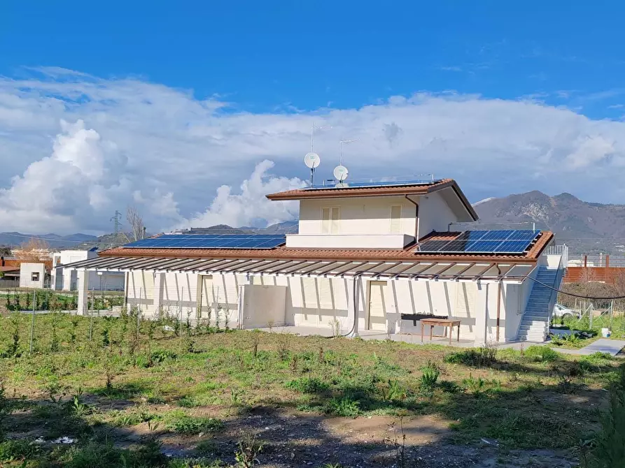 casa indipendente in vendita a Massa in zona Marina di Massa
