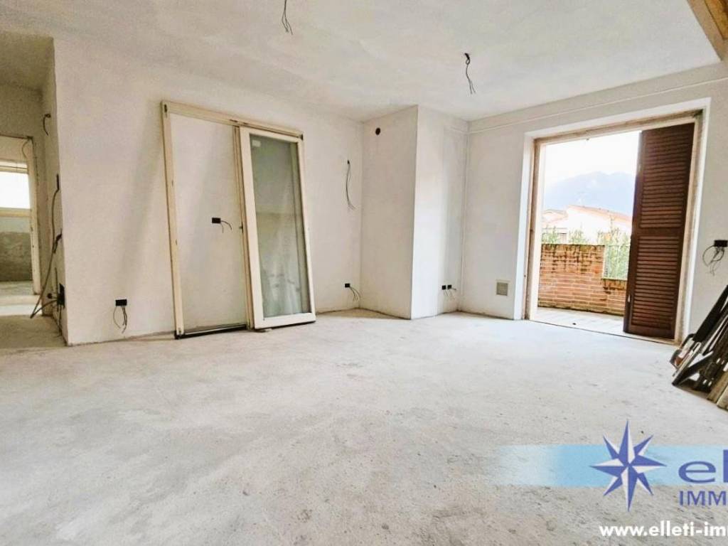 appartamento in vendita a Massa in zona Marina di Massa