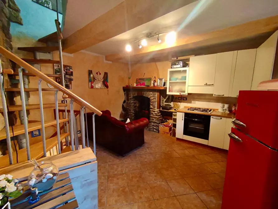 casa indipendente in vendita a Massa in zona Altagnana