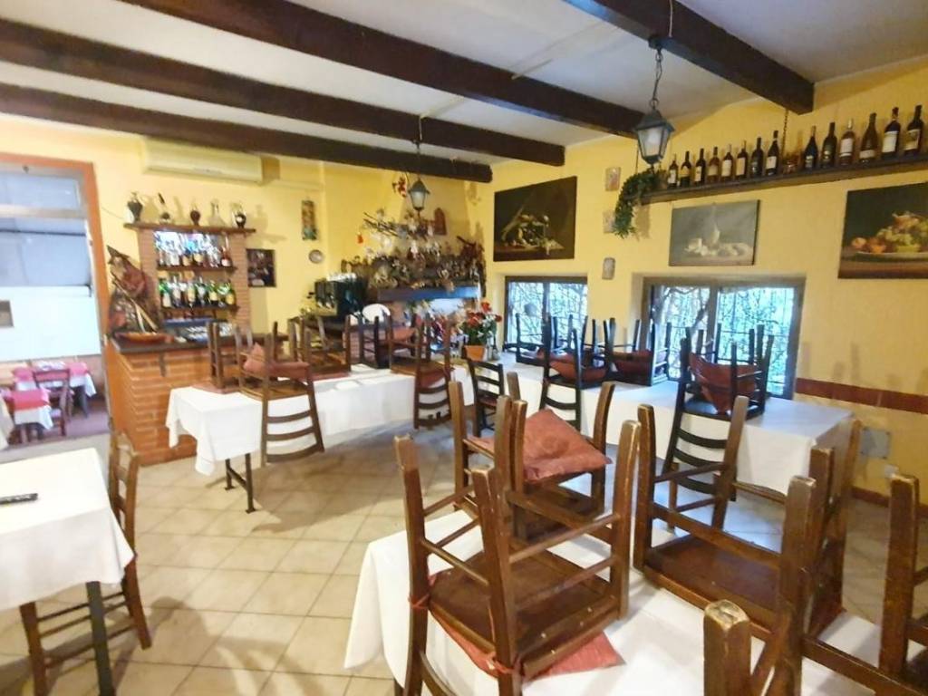 locale commerciale in vendita a Massa in zona Mirteto