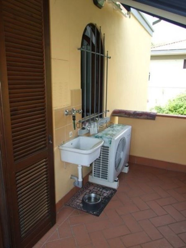 appartamento in vendita a Massa in zona Marina di Massa