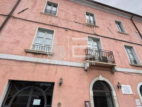 negozio in vendita a Massa in zona Centro Storico