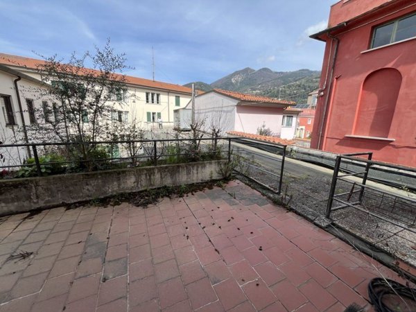 locale di sgombero in vendita a Massa in zona Centro Storico