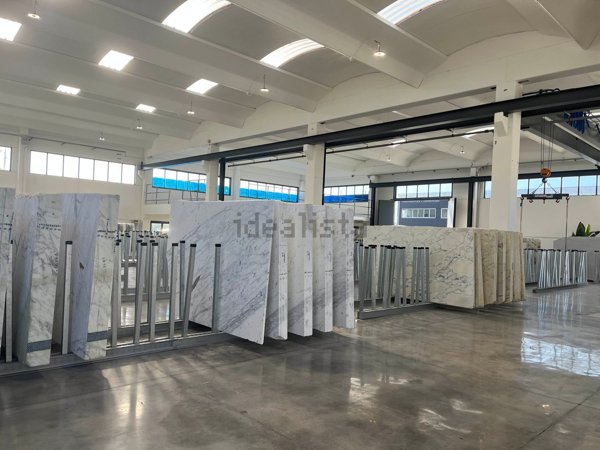 capannone in vendita a Massa