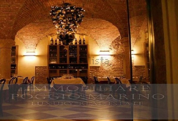 locale di sgombero in vendita a Massa