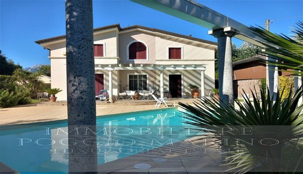 casa indipendente in vendita a Massa in zona Poveromo