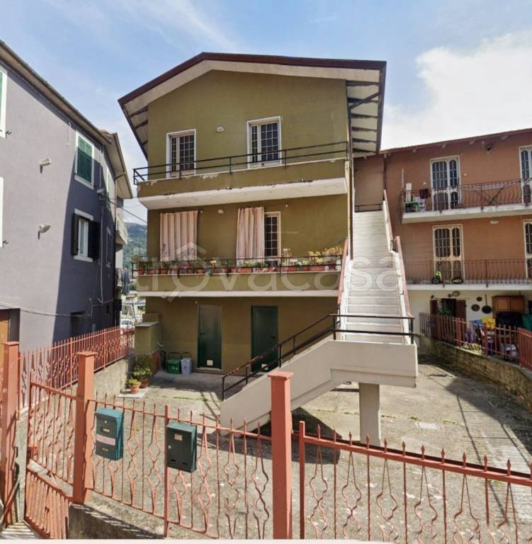 casa indipendente in vendita a Massa in zona Castagnola