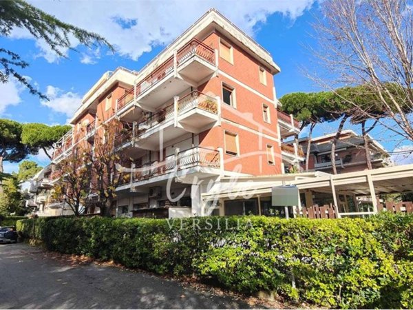 appartamento in vendita a Massa in zona Marina di Massa