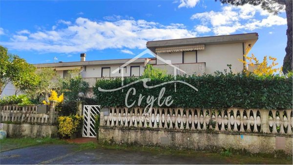 appartamento in vendita a Massa in zona Marina dei Ronchi