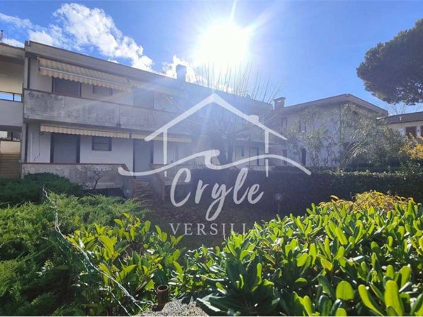 appartamento in vendita a Massa in zona Marina dei Ronchi