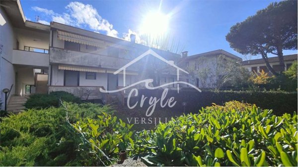 appartamento in vendita a Massa in zona Marina dei Ronchi