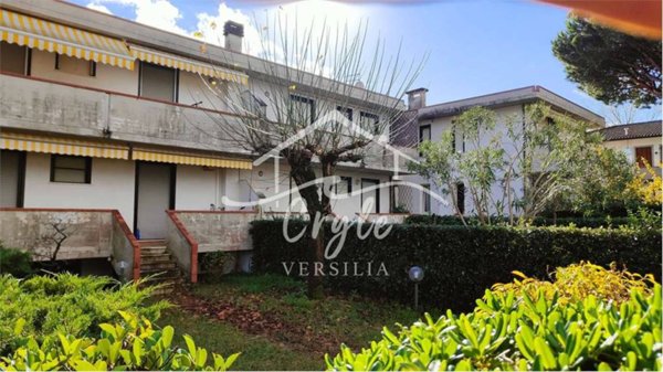 appartamento in vendita a Massa in zona Marina dei Ronchi