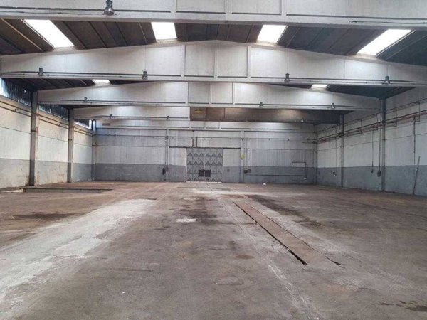 locale commerciale in vendita a Massa in zona Mirteto