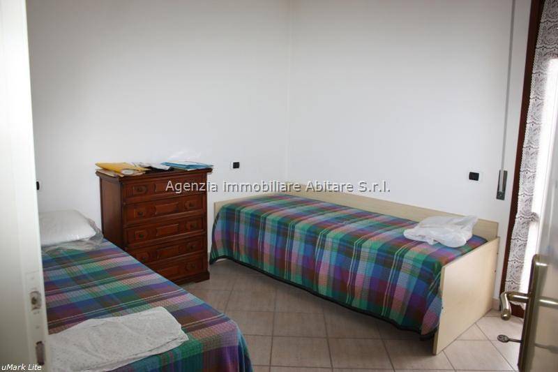 appartamento in vendita a Massa in zona Marina dei Ronchi