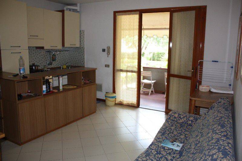 appartamento in vendita a Massa in zona Marina dei Ronchi