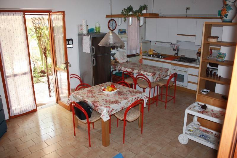 casa indipendente in vendita a Massa in zona Marina di Massa