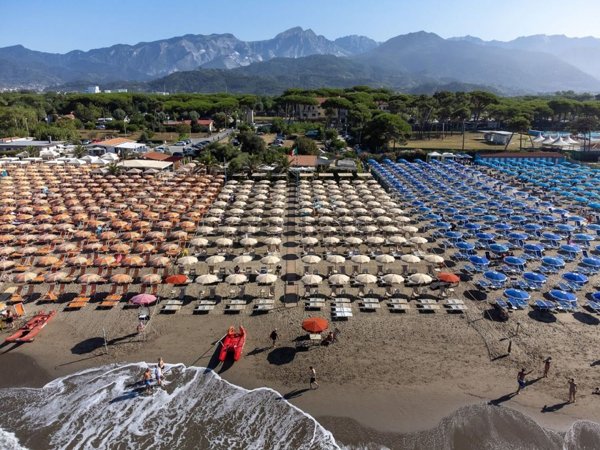 casa indipendente in vendita a Massa