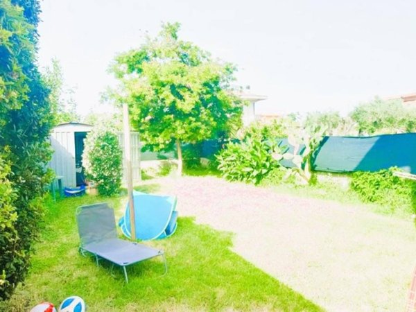 casa indipendente in vendita a Massa in zona Marina di Massa