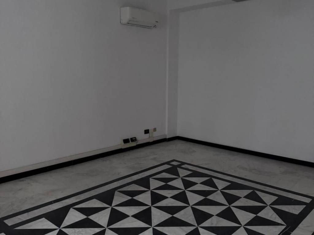 ufficio in vendita a Massa in zona Centro Storico