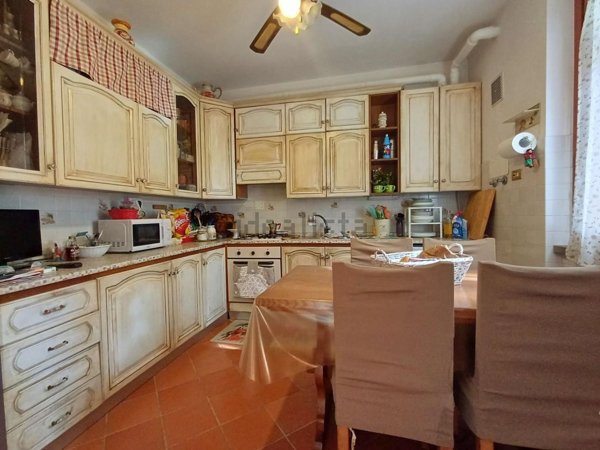 casa indipendente in vendita a Massa in zona Quercioli