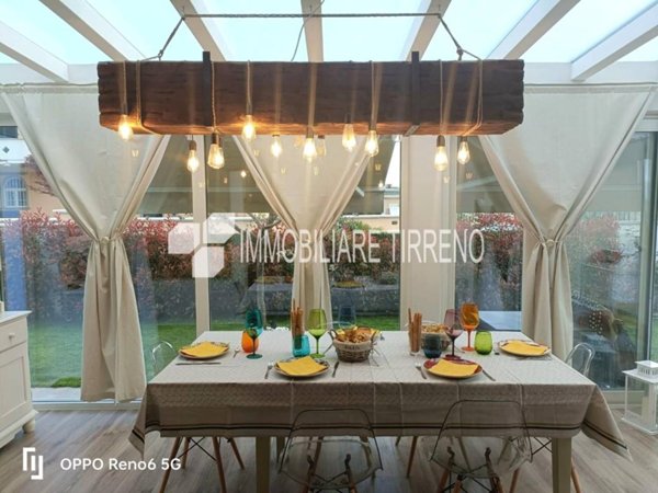 casa indipendente in vendita a Massa in zona Marina di Massa