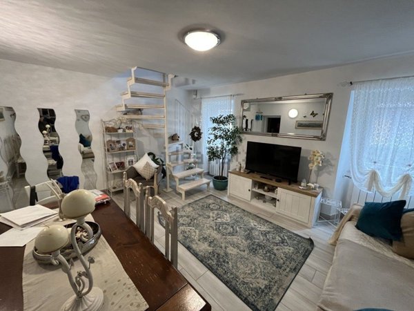 casa semindipendente in vendita a Massa