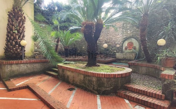 ufficio in vendita a Massa in zona Centro Storico