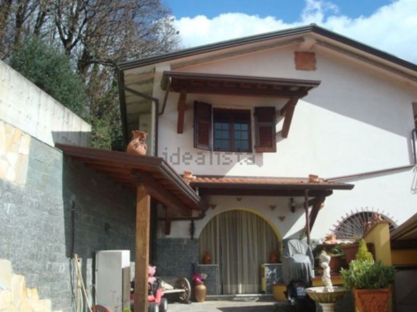 casa indipendente in vendita a Massa in zona Centro Storico