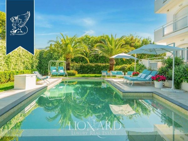 casa indipendente in vendita a Massa in zona Marina dei Ronchi