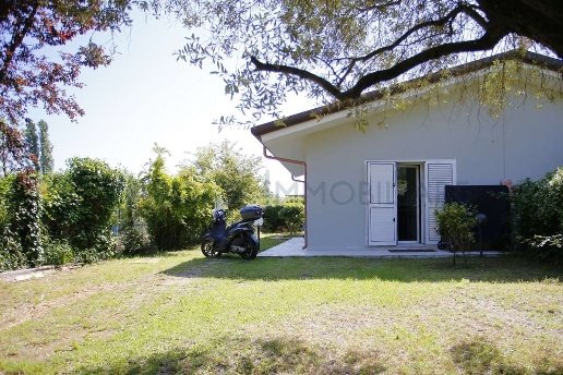 casa indipendente in vendita a Massa in zona Poveromo