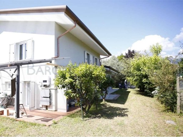 casa indipendente in vendita a Massa in zona Poveromo