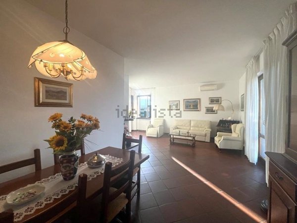 appartamento in vendita a Massa in zona Marina di Massa