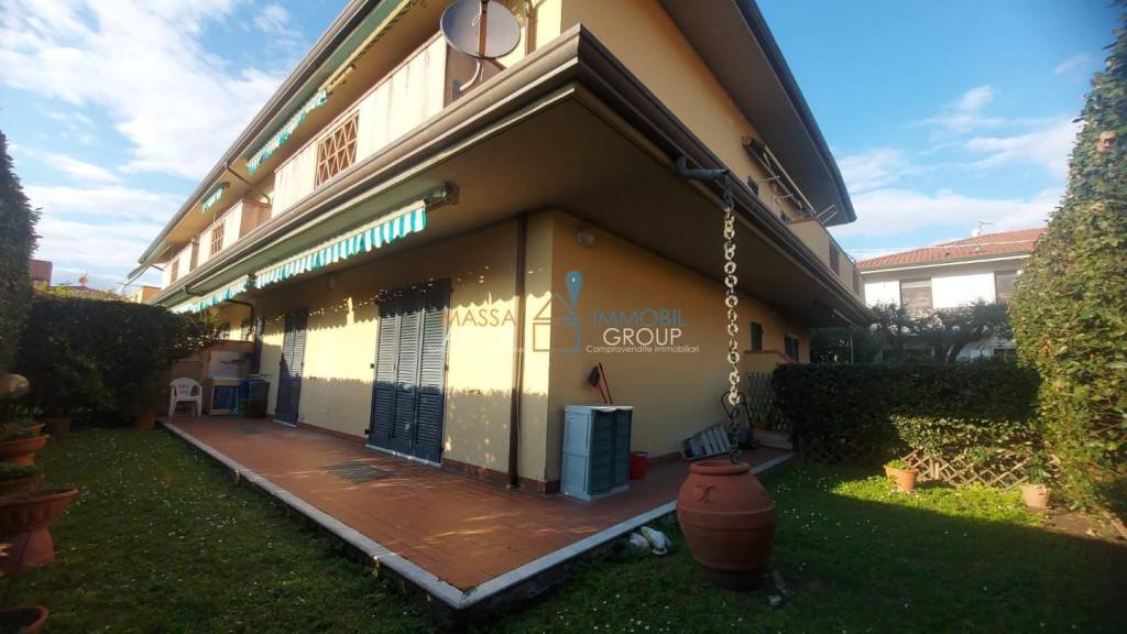 appartamento in vendita a Massa in zona Centro Storico