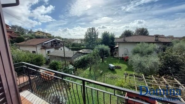 casa indipendente in vendita a Massa