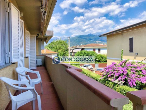 appartamento in vendita a Massa in zona Marina di Massa