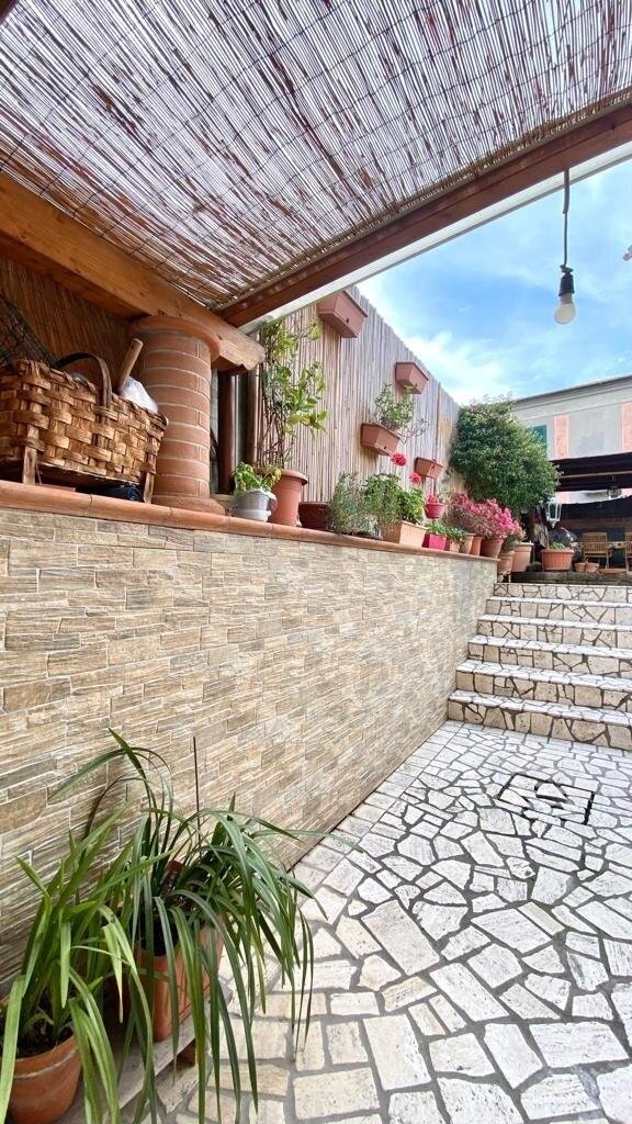 casa indipendente in vendita a Massa in zona Marina di Massa