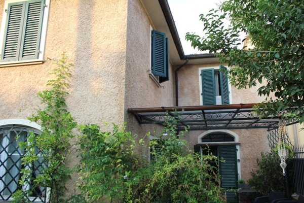 casa indipendente in vendita a Massa in zona Marina di Massa