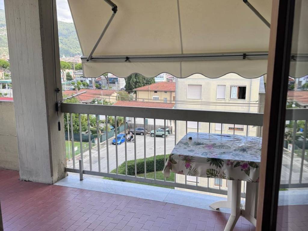 appartamento in vendita a Massa in zona Romagnano