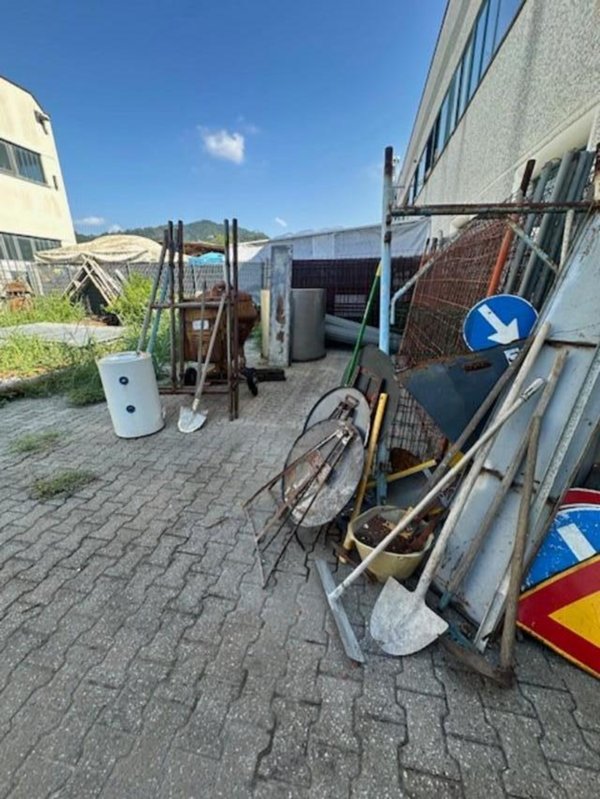 capannone in vendita a Massa