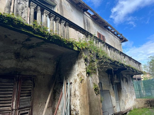 casa indipendente in vendita a Massa in zona Quercioli