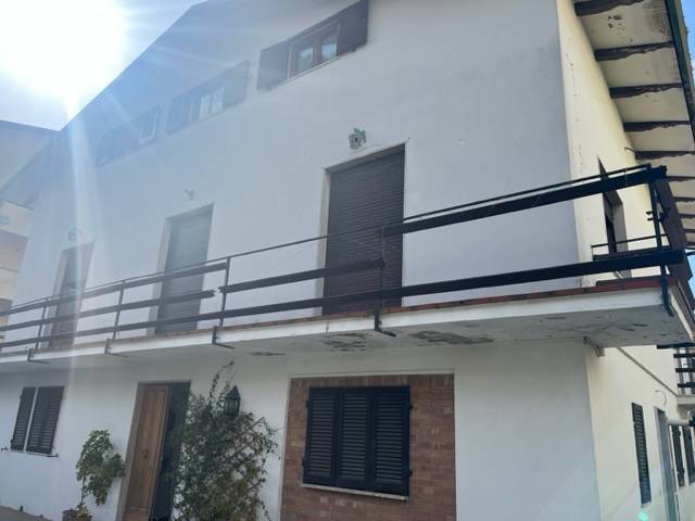 appartamento in vendita a Massa in zona Marina di Massa