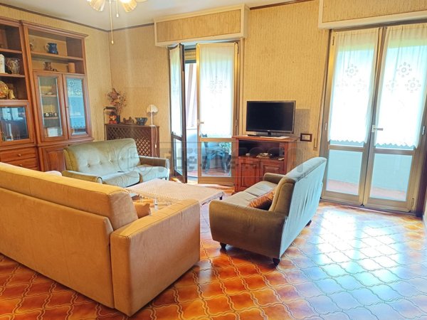 appartamento in vendita a Massa in zona Marina dei Ronchi