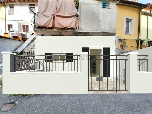 appartamento in vendita a Massa in zona Centro Storico