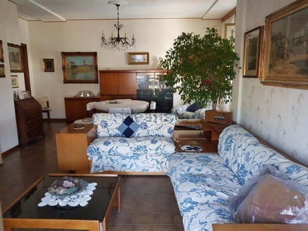 appartamento in vendita a Massa in zona Marina di Massa